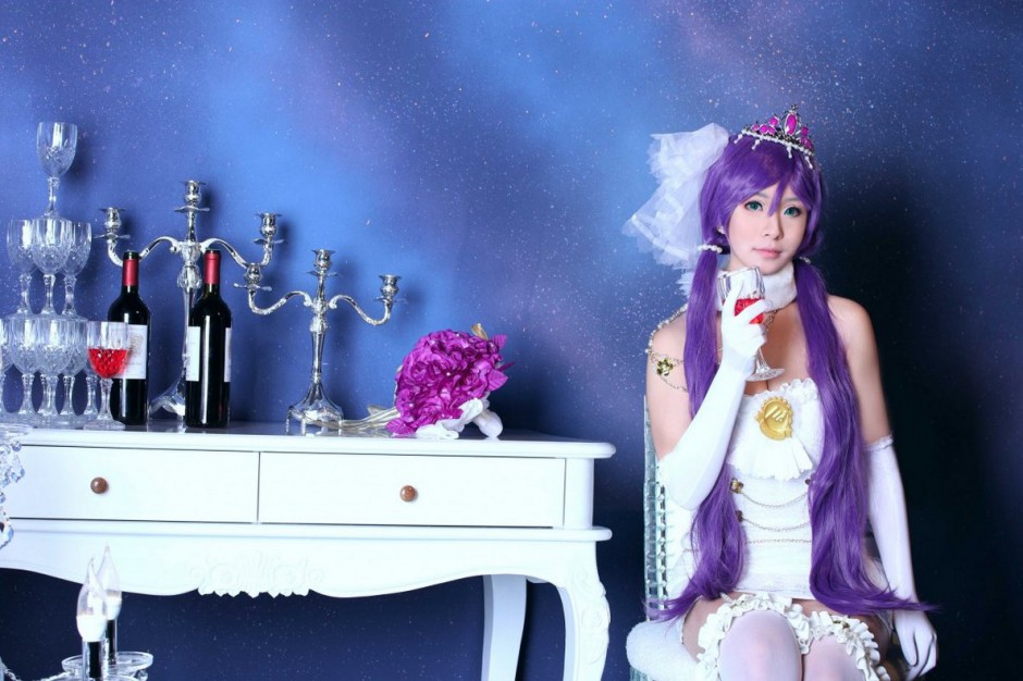 丰满的东条希cosplay美女图片