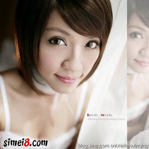 粉嫩的美眉cosplay护士装图片