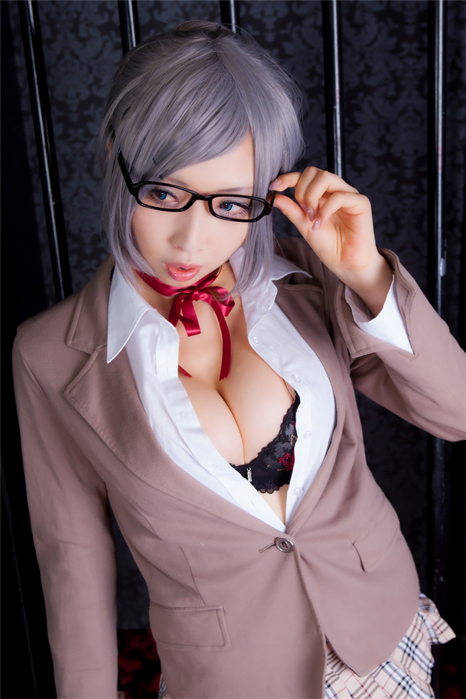 爆乳妹子cosplay性感诱惑写真