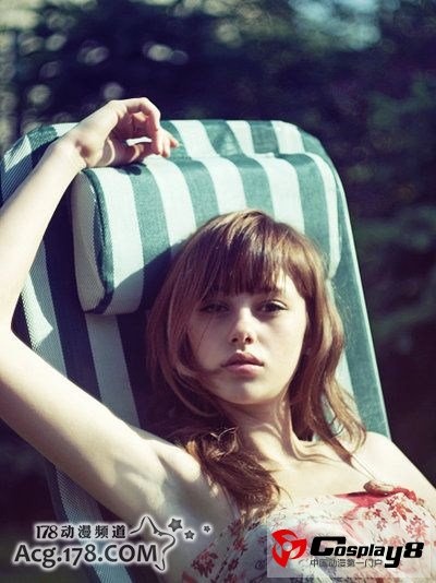 三次元与二次元的cosplay比较图