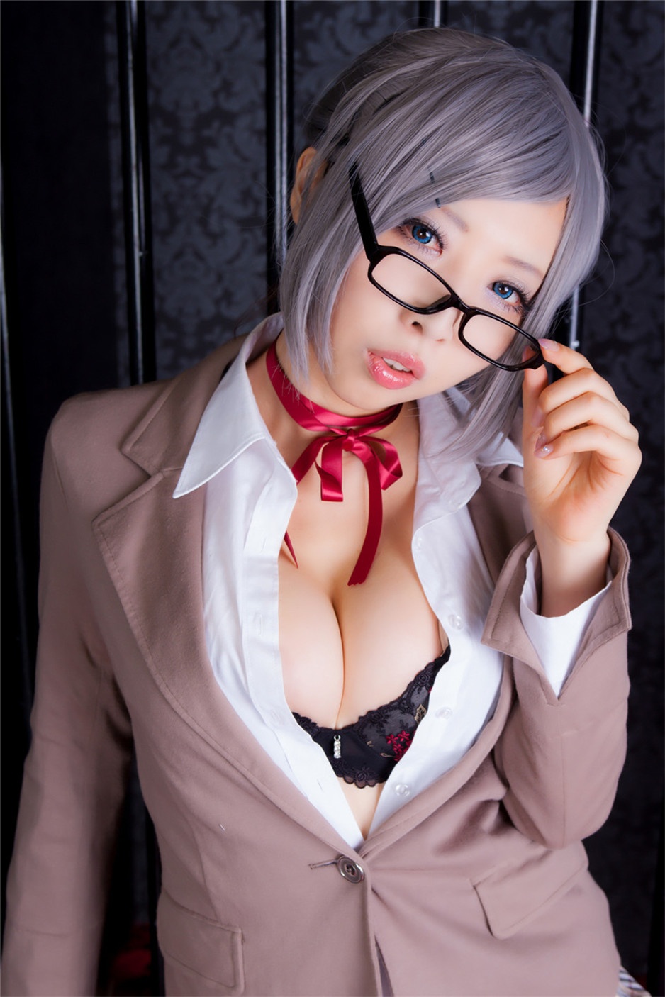 爆乳妹子cosplay性感诱惑写真