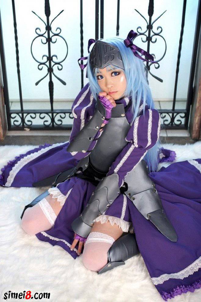 清纯美女Cosplay紫衣女战士图片