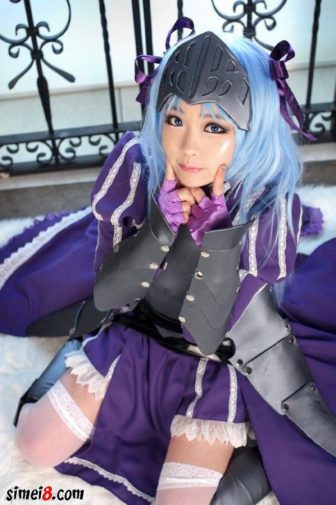 清纯美女Cosplay紫衣女战士图片