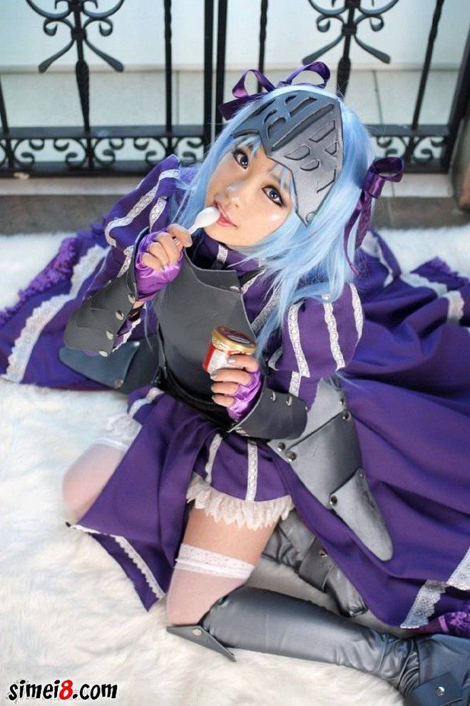 清纯美女Cosplay紫衣女战士图片