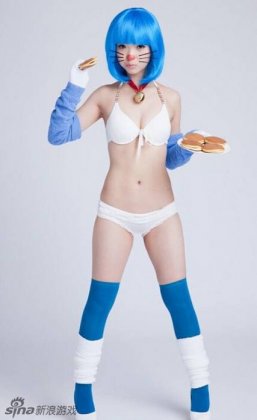 清纯美女Cos哆啦a梦高清图