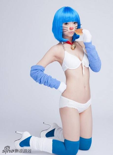 清纯美女Cos哆啦a梦高清图