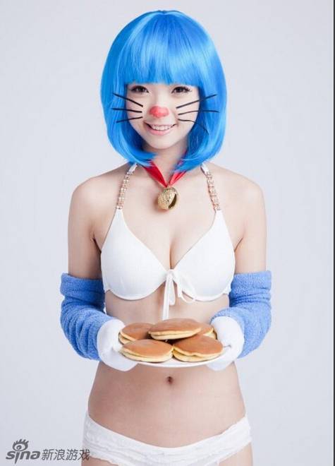 清纯美女Cos哆啦a梦高清图
