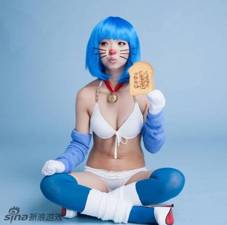 清纯美女Cos哆啦a梦高清图