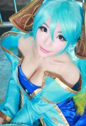 清秀的美胸美眉英雄联盟cosplay图