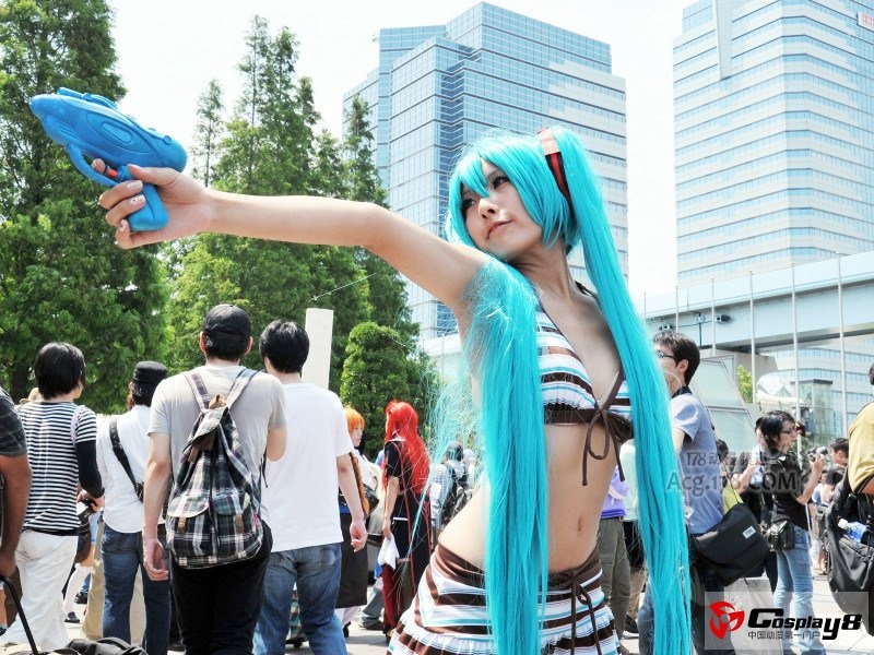 日本东京街头cosplay美女图片
