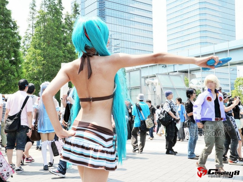 日本东京街头cosplay美女图片