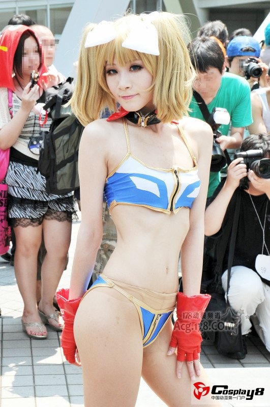 日本东京街头cosplay美女图片