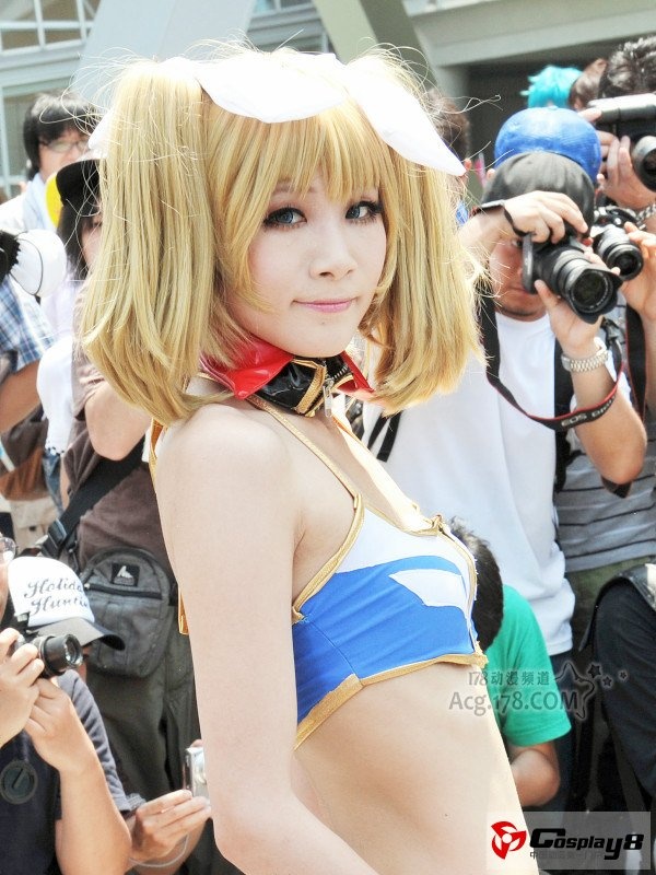 日本东京街头cosplay美女图片