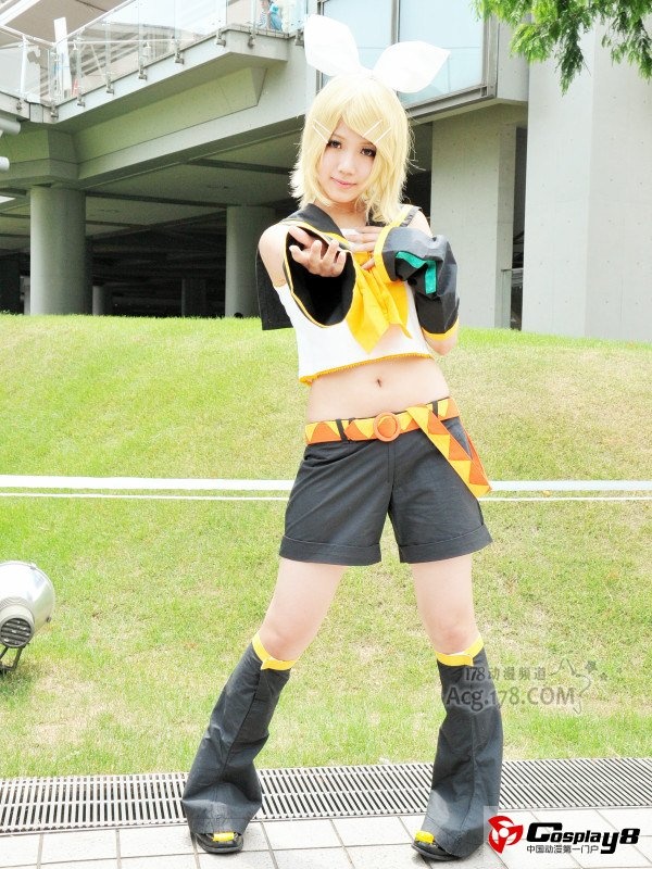 日本东京街头cosplay美女图片