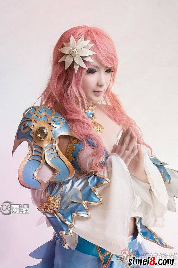 永恒之塔游戏高人气coser真人秀图片