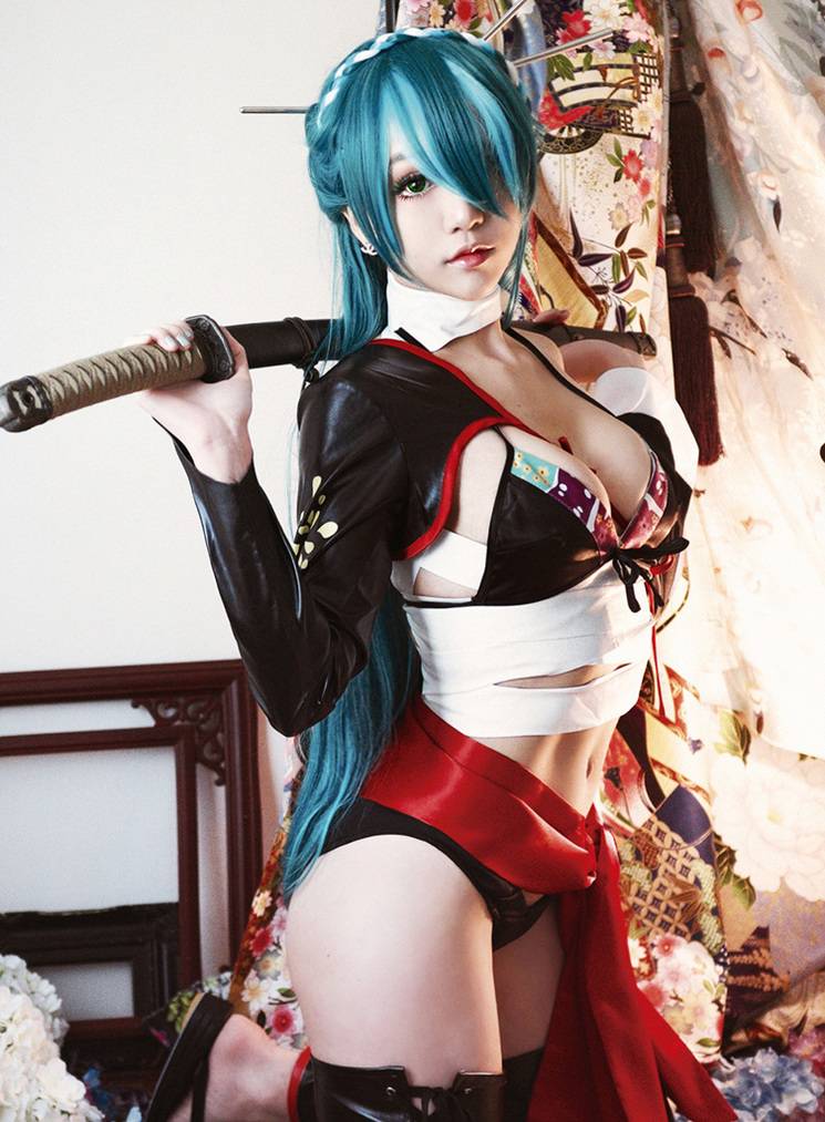 美少女大尺度cos性感高清图片