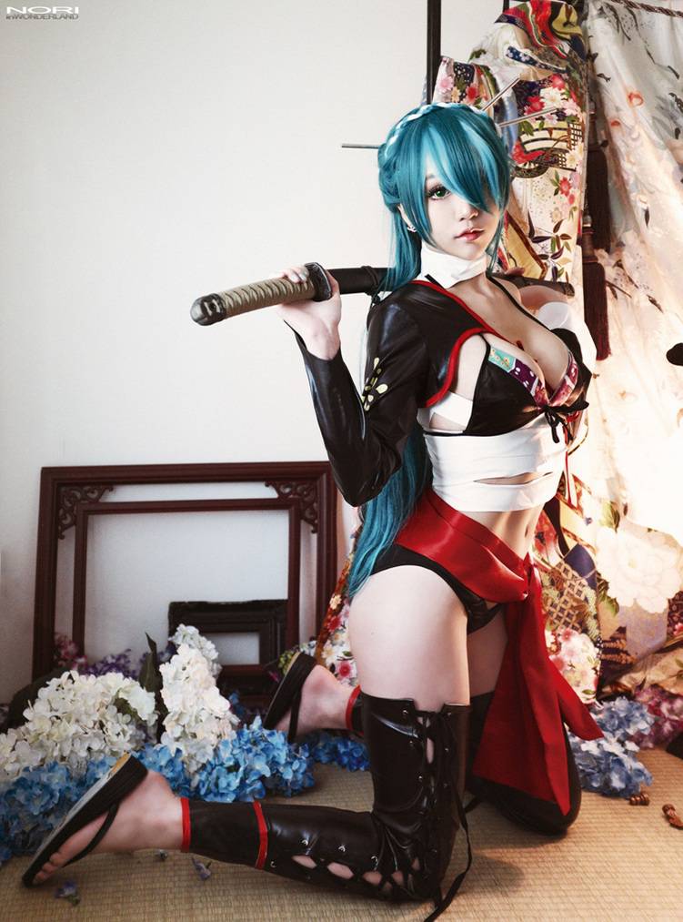 美少女大尺度cos性感高清图片