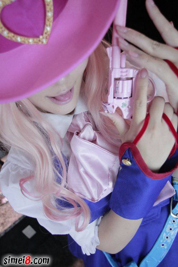 小梦cos雪莉露粉嫩诱惑图片