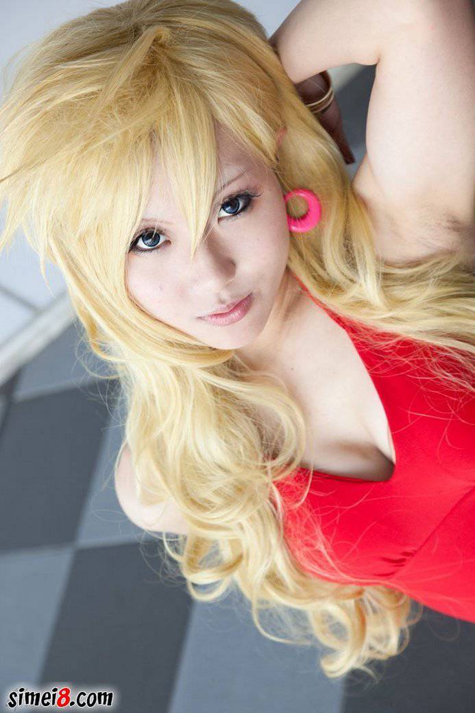 黄发美女cos性感图片欣赏