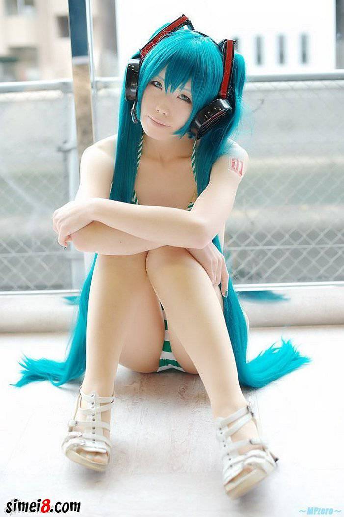 比基尼妹子Cosplay初音未来图片