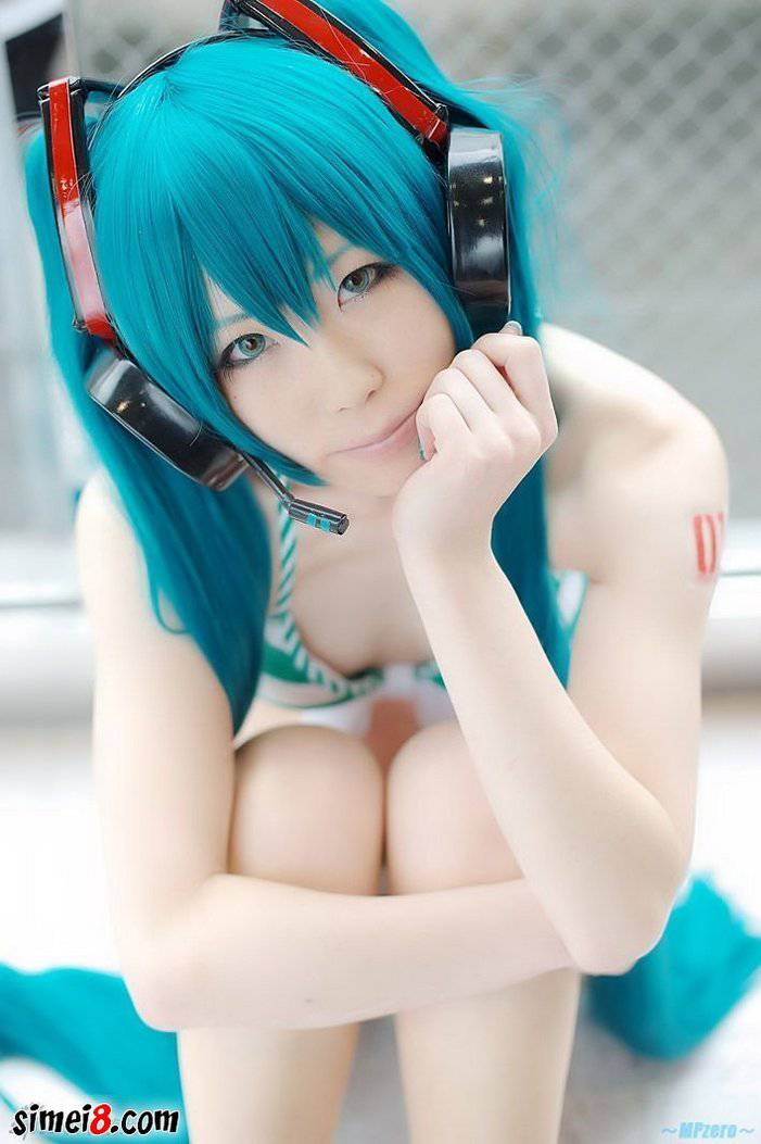 比基尼妹子Cosplay初音未来图片