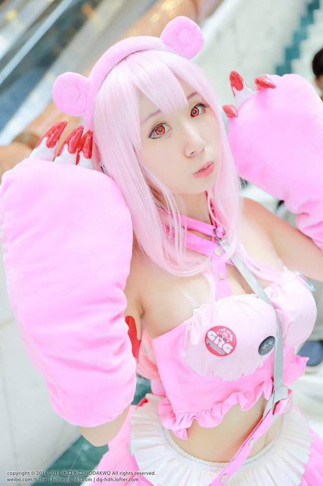 90后美少女张蕴仪Cosplay暴力熊图片