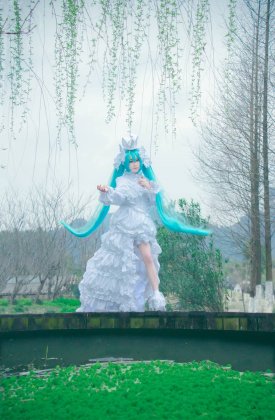 白皙美女甜美cos初音未来写真