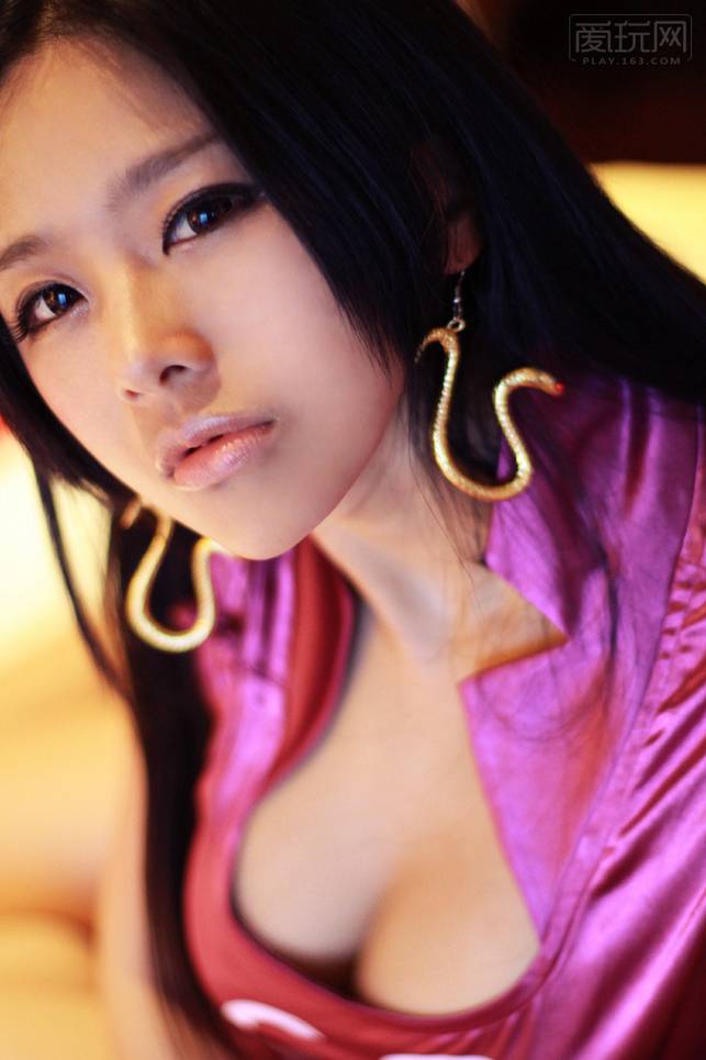极品长发美女性感cospaly女帝蛇姬