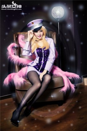 95后嫩模文雪黑丝诱惑性感cosplay写真