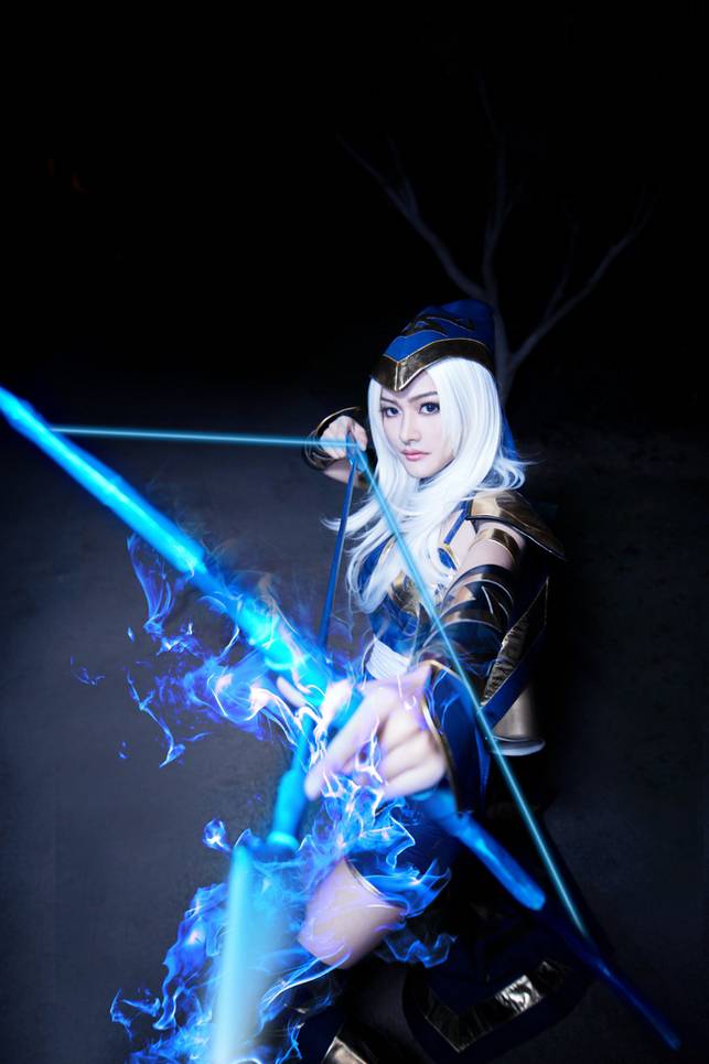 日本动漫cosplay美女英雄联盟寒冰射手图片