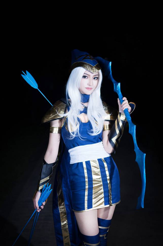 日本动漫cosplay美女英雄联盟寒冰射手图片