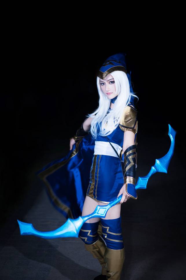 日本动漫cosplay美女英雄联盟寒冰射手图片