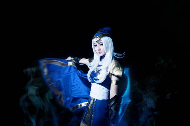 日本动漫cosplay美女英雄联盟寒冰射手图片