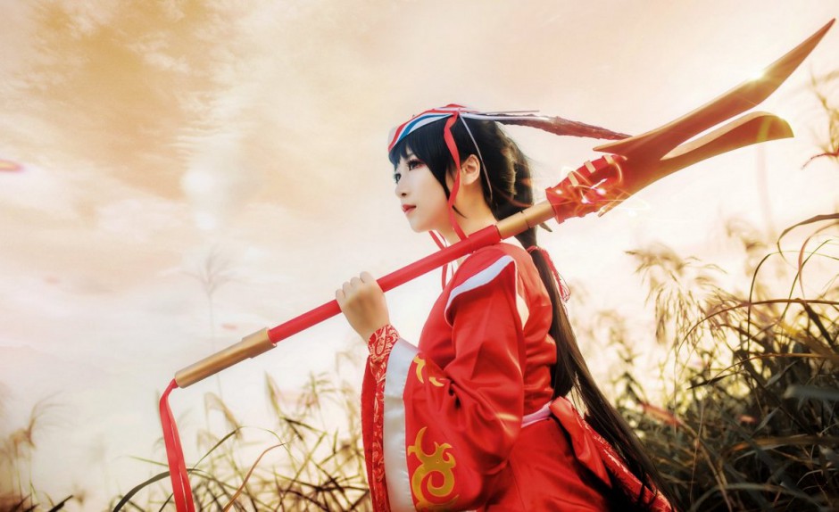 英雄联盟阿卡丽cosplay户外意境图