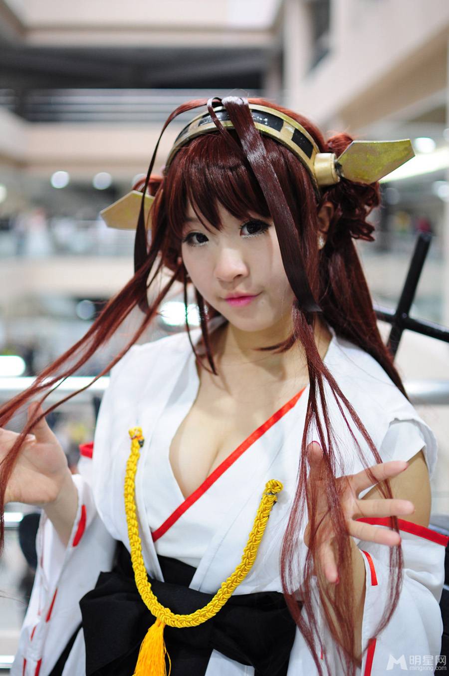 日本漫展性感coser秀丰满上围