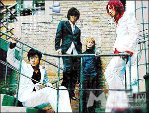 中国帅哥coser尽展非主流时尚范儿