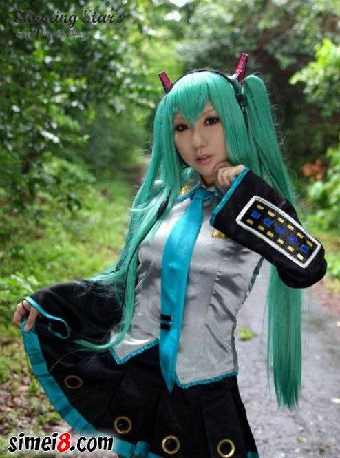 漂亮妹子演绎初音未来cosplay图片