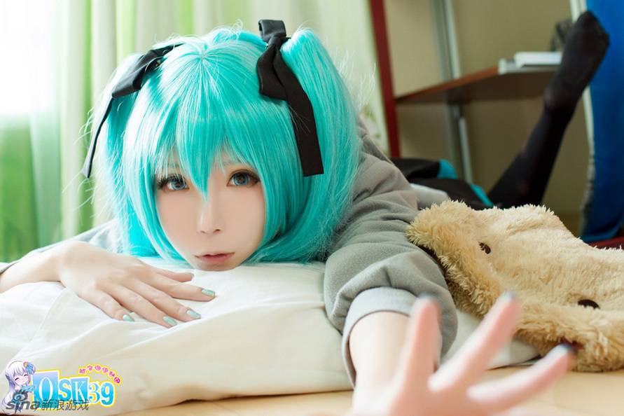 白嫩漂亮妹子清纯cos私房照