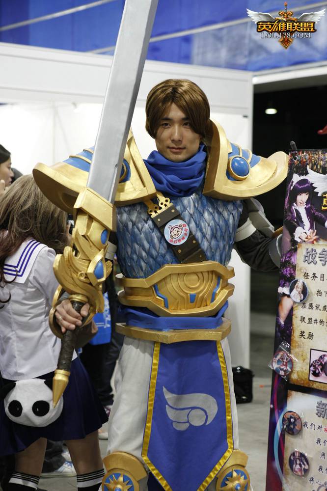 中国帅哥变身盖伦cos图片欣赏