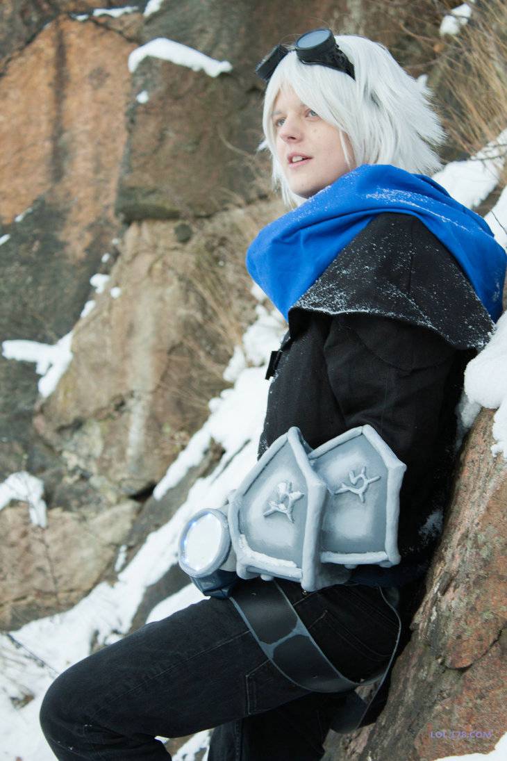 西班牙帅哥coser户外图片精选