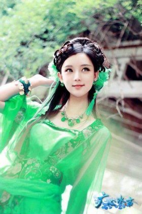 可爱清新的花千骨cos图片