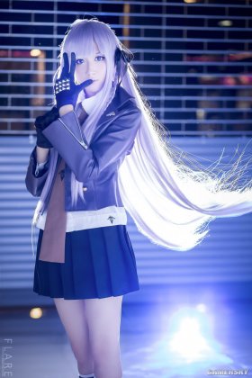 性感妹子演绎雅典娜cosplay走红了