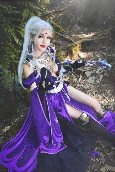 剑网3秦风毒姐COS魅惑众生图片