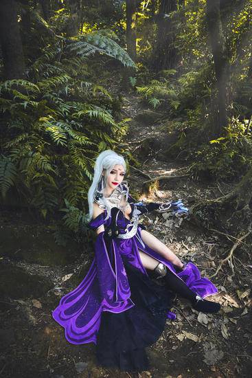 剑网3秦风毒姐COS魅惑众生图片