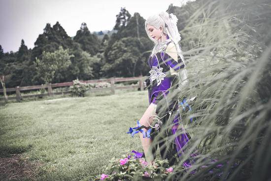 剑网3秦风毒姐COS魅惑众生图片