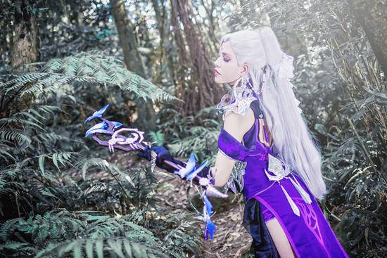 剑网3秦风毒姐COS魅惑众生图片