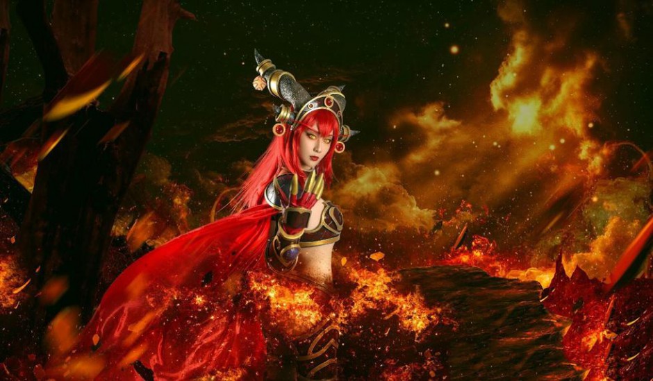 红龙女王COS螺旋猫美图欣赏