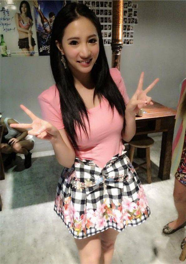 女帝林采缇cosplay大秀完美丰满身材