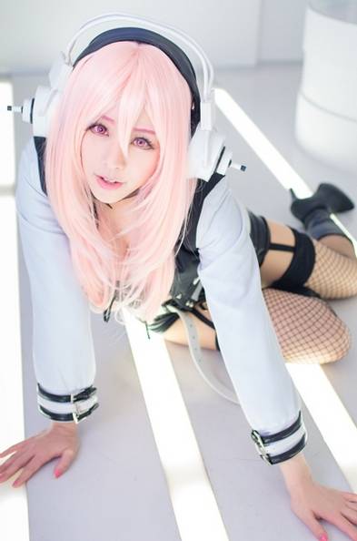 韩国大胸妹子cos百变造型美图