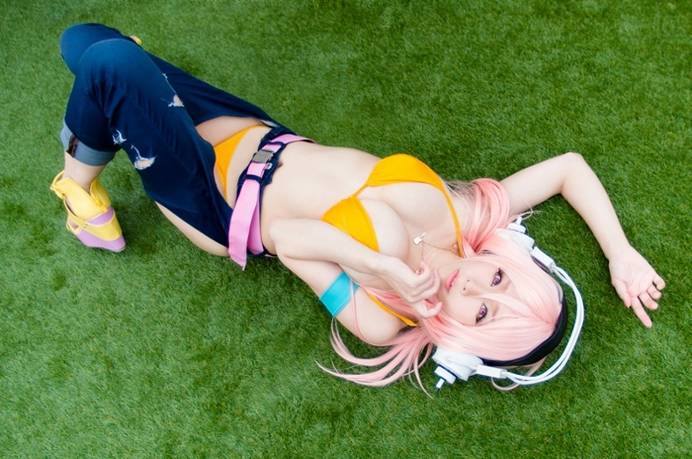 韩国大胸妹子cos百变造型美图